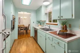 Inviting kitchen with an easy rhythm between cooking and dining—designed for everyday living and relaxed entertaining.