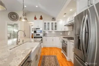 Lots of counter space .. well planed kitchen.