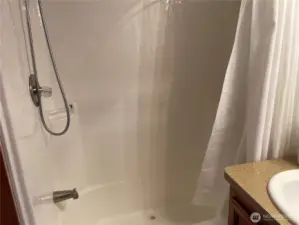 Full size bath