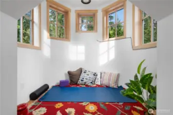 Crow's Nest/Yoga Room!