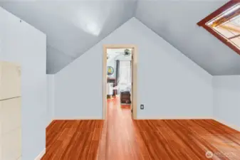 This room has been virtually enhanced to remove belongings.