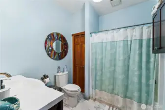 Full bathroom on the main level.