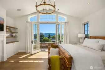 Private Terrace wi/views of Lake and Rainier