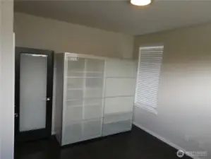 Office with closet that can be moved