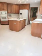 Tiled floors in the Island kitchen, upgraded appliances stay plus a walk-in pantry!