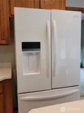 Refer with ice & water stays with home