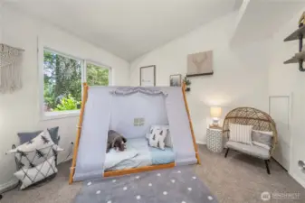 2nd bedroom on main level with vaulted ceilings.