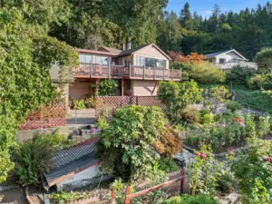 2 additional street parking left of the house