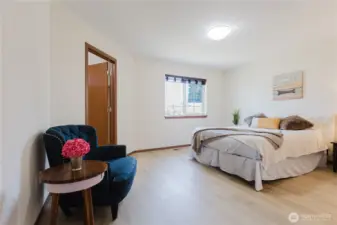 Primary oversized bedroom with walk-in closet