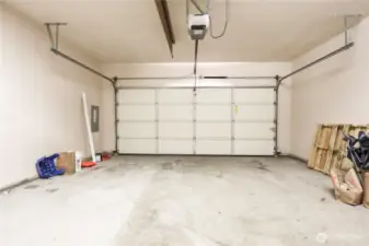 Spacious two-car-garage