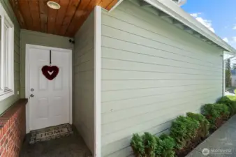 Clean exterior with fresh paint and easy access to I-5, Park & Ride (0.8 mi), and Trader Joe’s (1 mi)