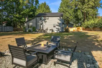 Several places that are perfect for to sit and enjoy your backyard.