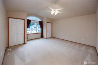 Large bonus room w/arched window & twin closets.
