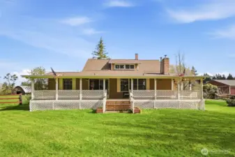 A true craftsman farm house!