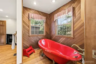 The main bathroom has a Kohler 100th Anniversary Birthday cast iron clawfoot tub. Solid cast iron, not many made, came in white, black & red (red being the rarest).