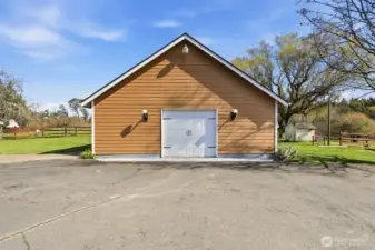 Detached garage