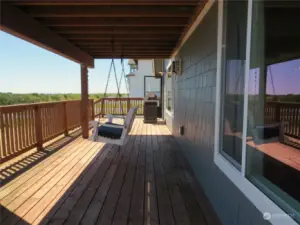 SIT ON THE PORCH SWING AND ENJOY BBQ'S AND ENTERTAINING ON THE DECK!