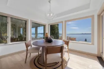 A kitchen table with a front-row seat to nature's beauty.