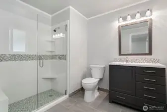 Newly refinished en-suite bathroom