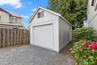 1 car detached garage