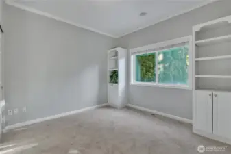 Office/ Den with closet (could be 5th bedroom)