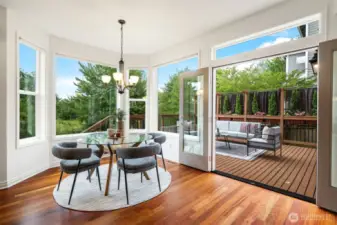 Large Kitchen Dining Space, Perfect for Entertaining