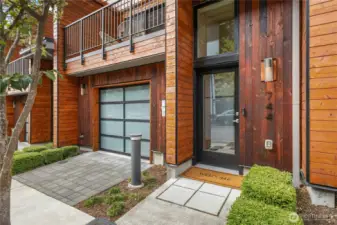 There is easy access to Hanami Lane off of Cave Ave or Ferncliff Ave plus ample guest parking on Hanami Lane.