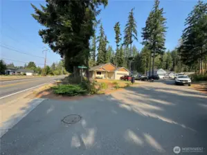 Looking at Northcliff Dr & entrance to community