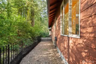 Dog run from side of deck