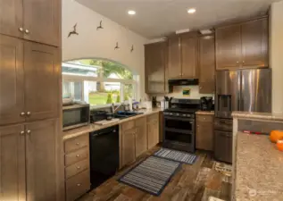 Kitchen w newer appliances