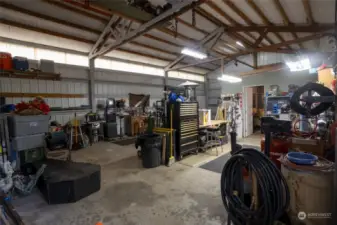 Approximately 1000 sq ft garage/shop