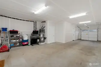 Plenty of room in this Tandem Garage