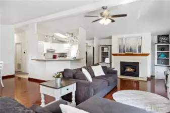 Living room to the kitchen. Nice flow