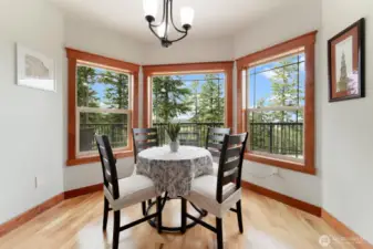 Extra eating space with view