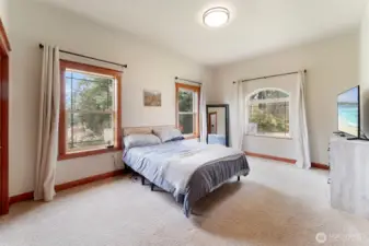 Main floor bedroom (2)