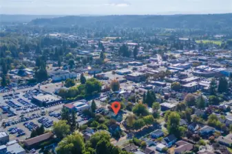 Minutes (seconds?) away from shopping, commuting, the train, and schools.
