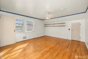 Beautiful hardwoods in the upstairs bedrooms!