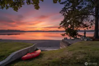 Ever changing stunning westerly views and sunsets of Totten Inlet.  This never gets old!!