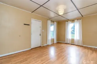 Spacious living room -