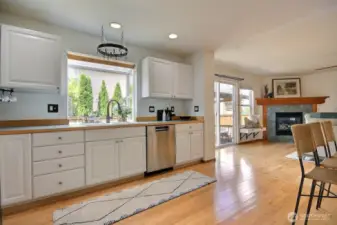 Enjoy the garden window above the sink!