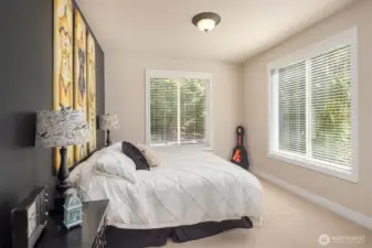 2nd En-suite main floor bedroom