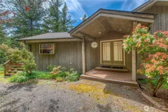 Built in 1992, this home has had recent upgrades including a new roof, flooring and some appliances