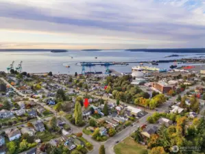 Superb location minutes to schools, Rucker Hill Park, Providence Regional Medical Center, the sunset lookout, Everett Station, Forest Park, I-5, and downtown conveniences & amenities—shopping, dining, theaters & sports—plus all the waterfront, Port & marina fun.