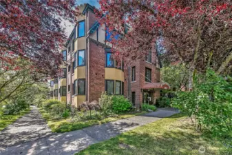 Wonderful walking neighborhood with sidewalks.