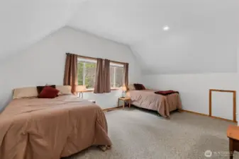 upper Level Guest Bedroom