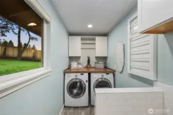 Mud room/Laundry room off attached garage