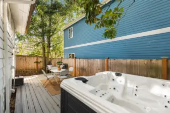 123 MLK Front house - hot tub stays!