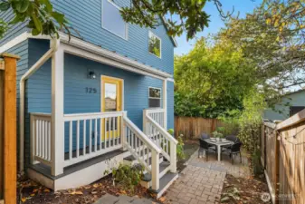 125 MLK: Back house covered front porch entry