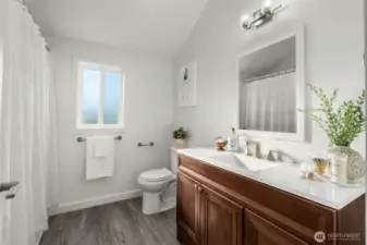 125 MLK: Back house - upstairs Primary Full Bath