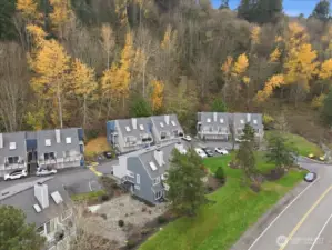 Close to shopping, parks, golf, trails, I-5 and 167.